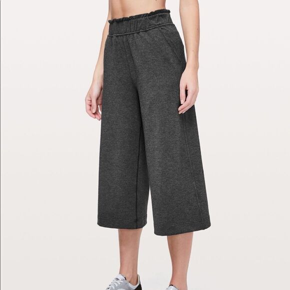 New LULULEMON Hello Sunday Crop Mod Black Gray 6 - Picture 1 of 6